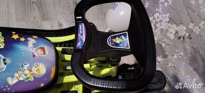 Снегокат с ручкой и колесами