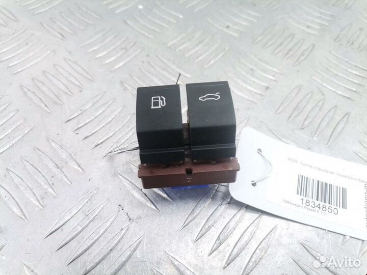 Кнопка открывания люка Volkswagen Passat B6 2008