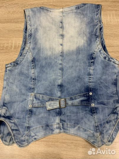 Джинсовая безрукавка