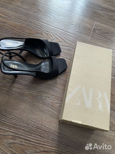 Босоножки женские