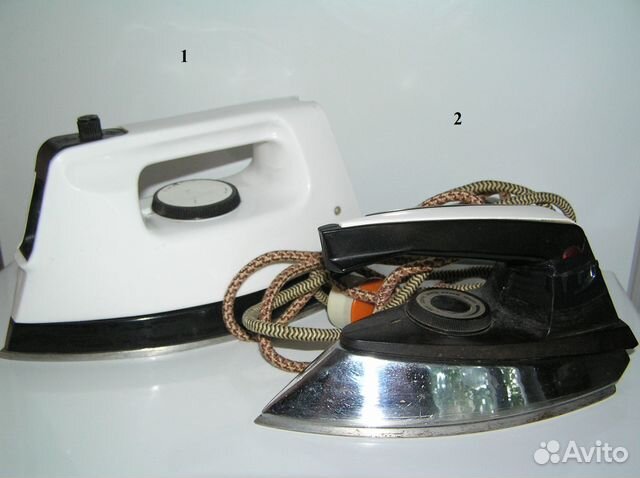 Утюги и подставка под утюг времён СССР