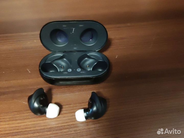 Беспроводные наушники samsung galaxy buds 1