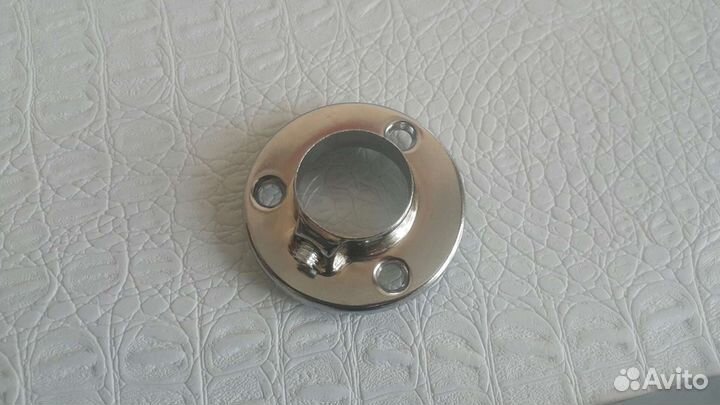 Перекладина в шкаф для одежды