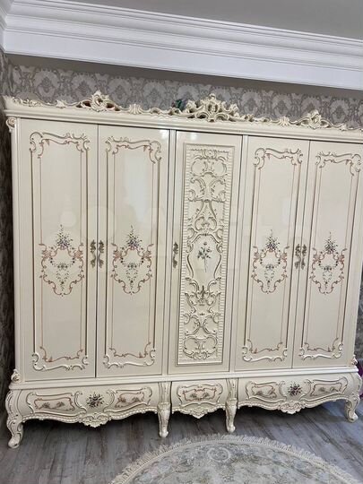 2-к. квартира, 81 м², 9/10 эт.