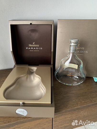 Пустая бутылка Hennessy Paradis в коробке