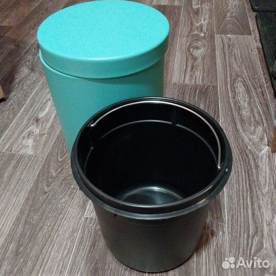 Ведро для мусора с педалью.Металл