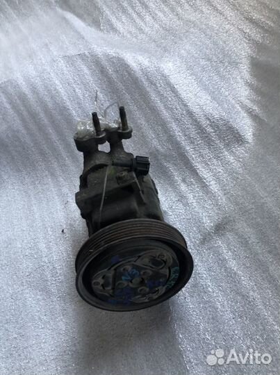 Компрессор кондиционера на nissan march AK12 CR12D