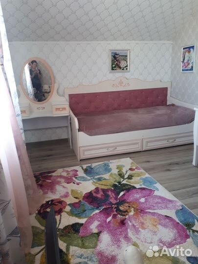 Мебель в детскую, кровать для девочки, трюмо
