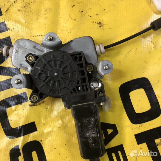 Стеклоподъемник задний левый Hyundai Sonata