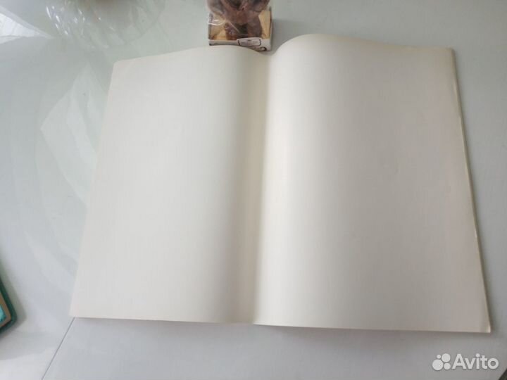 Бумага мелованная белая (40 x 29) см * 33 листа