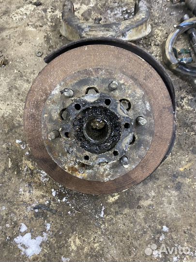 Правый поворотный кулак в сборе mitsubishi pajero