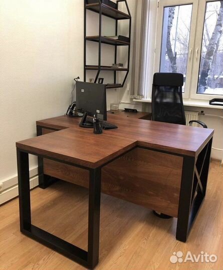 Стол компютерный с полкой
