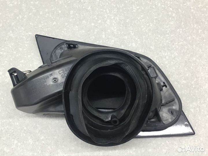 Лючок бензобака Ford Focus III 2011