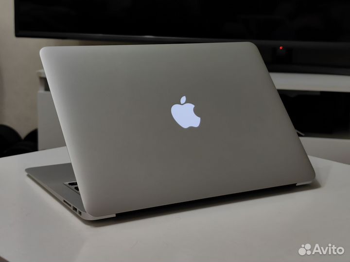 Macbook Air 13 2017 128gb 8gb 332 цикла