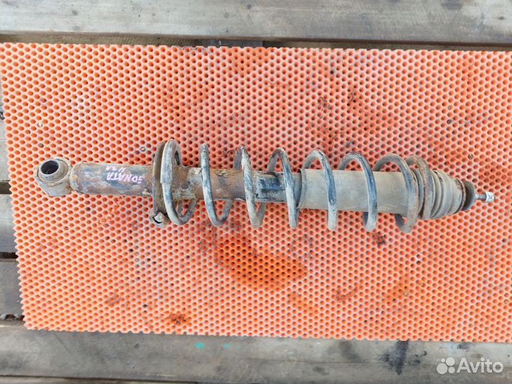 Стойка амортизатора заднего левого Hyundai Sonata