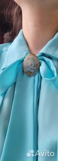 Винтажная голубая брошь