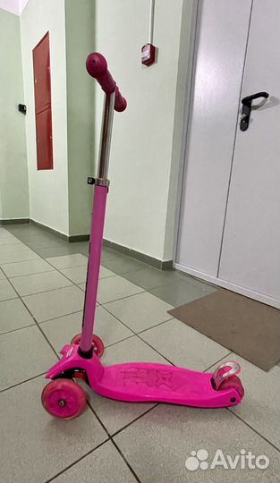 Самокат трехколесный