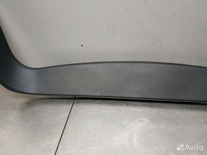 Обшивка двери багажника Jeep Grand Cherokee WK2