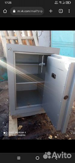 Сейф металлический