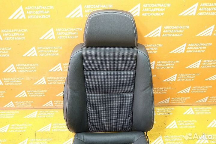 Обшивка сиденья переднего правого Opel Astra H