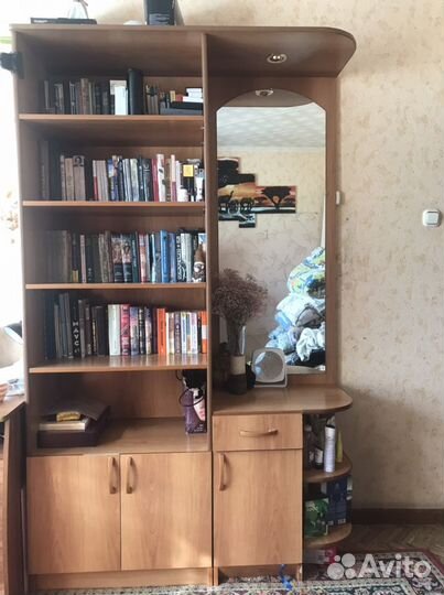 Шкаф книжный с зеркалом стеллаж