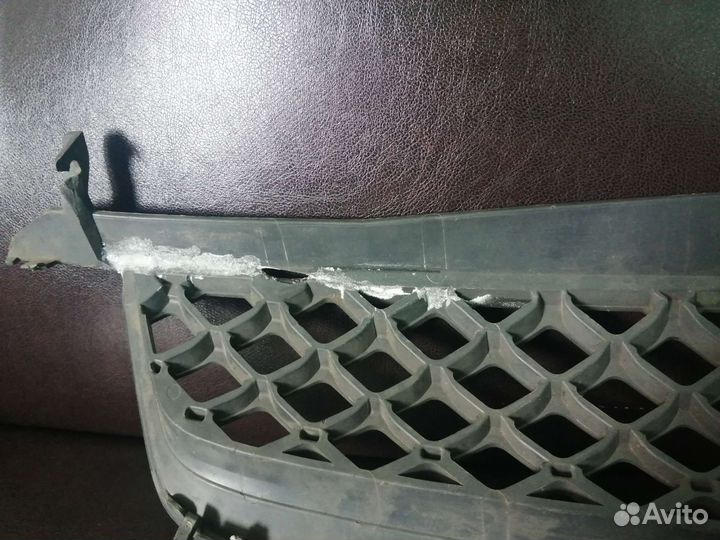 Решетка радиатора Ford fiesta, 2005г