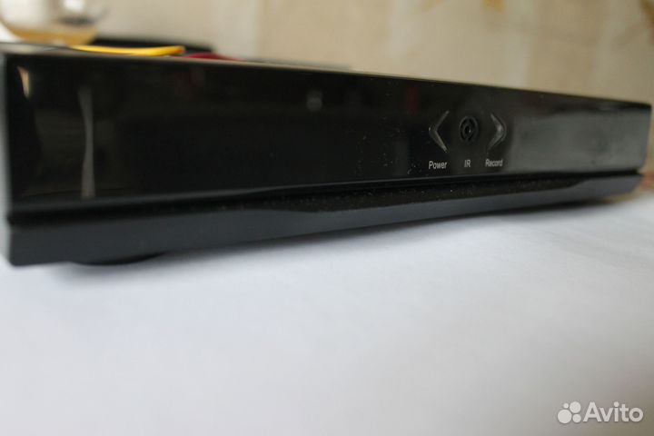 Видеорегистратор 4-х канальный и две видеокамеры