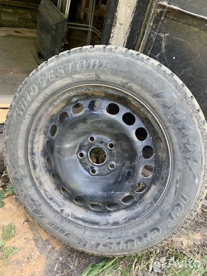 Bridgestone Ice Cruiser 7000 215/60 R16