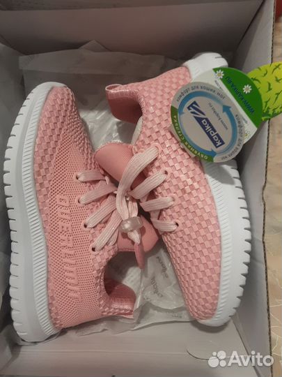 Кроссовки :Новые: Капика 28 разм. девоч