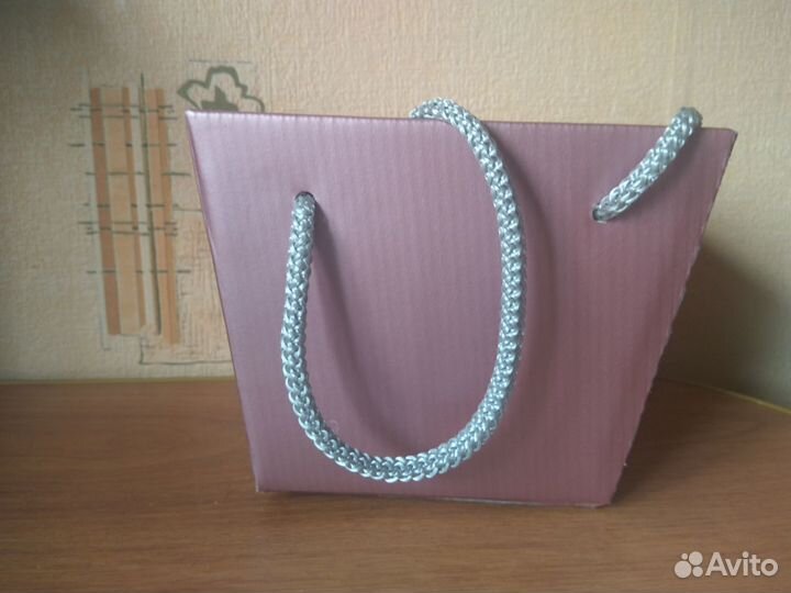 Коробки и сумочки для подарков