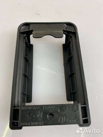 Пластик салазок сиденья Maserati Levante M161 2017