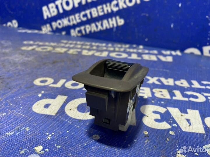 Кнопка стеклоподъемника Toyota Vista седан 1994