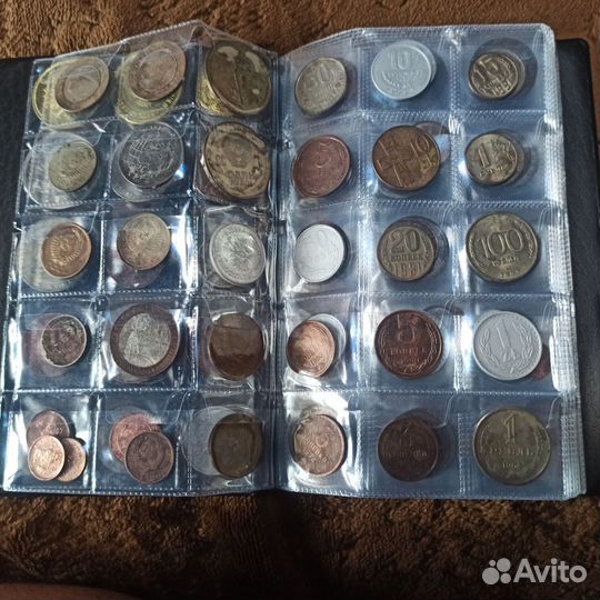 Монеты и значки