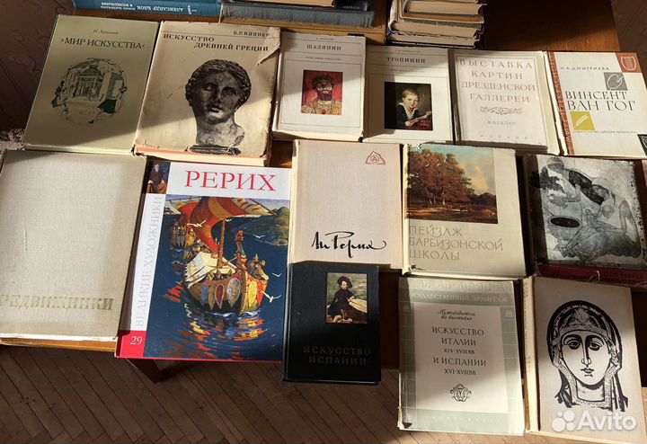 Книги по искусству, кулинарии, камням