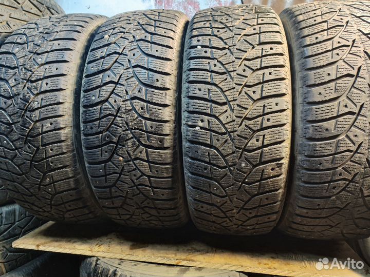 Bridgestone Blizzak Spike-02 215/55 R17 98T
