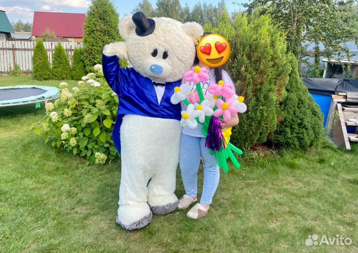 Вручение подарка ростовой куклой, мишка, зайка