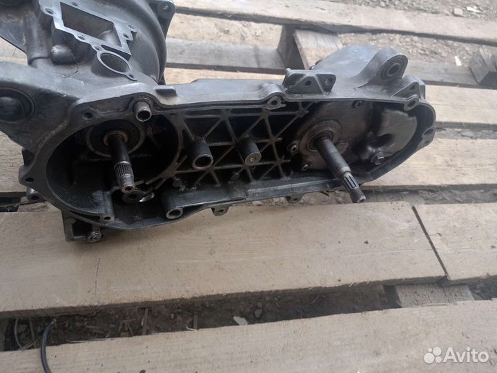 Картер двигателя Сузуки летс 1