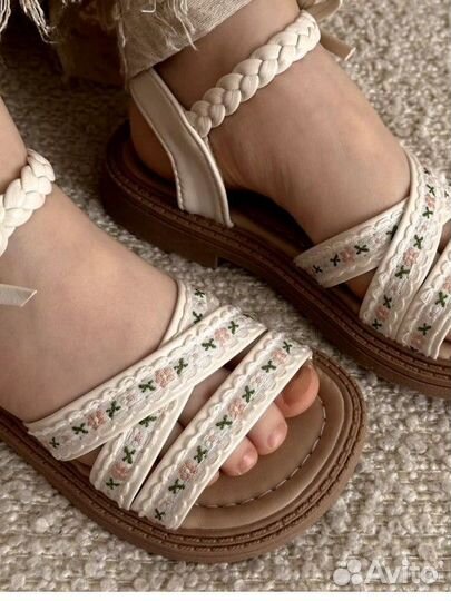 Сандалии для девочки