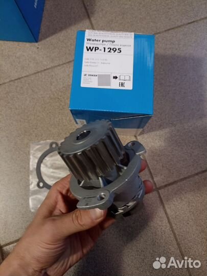 Помпа водяная LADA Priora 21126 16V