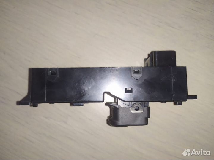 Блок управления стеклоподъемниками Hyundai Solaris