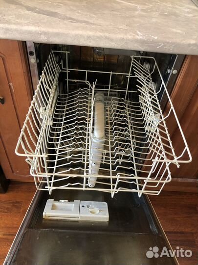 Продам посудомоечную машину