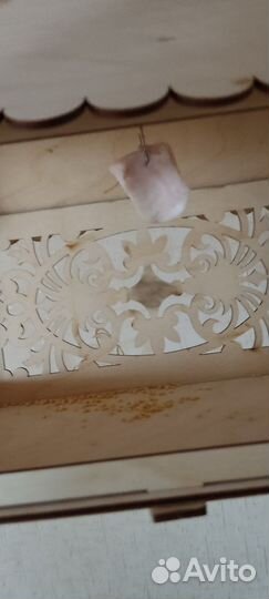 Кормушка для птиц на окно