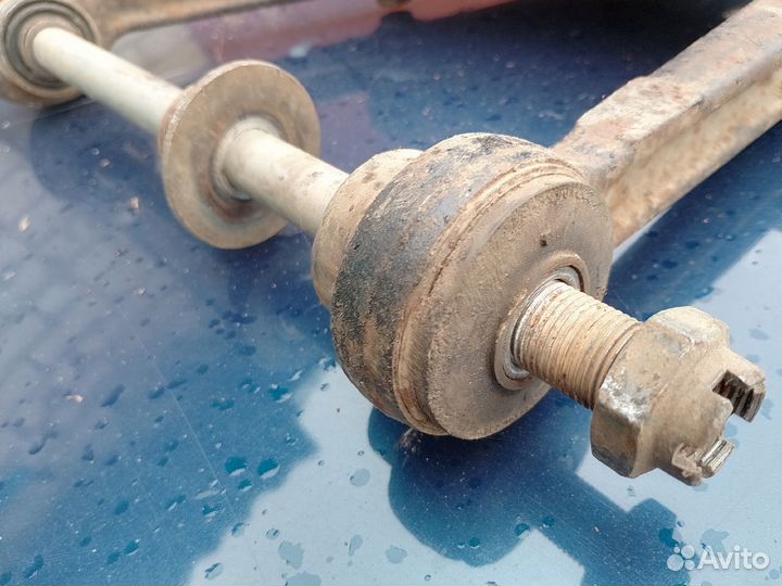 Рычаг нижний правый в сборе Ваз 21214 2123