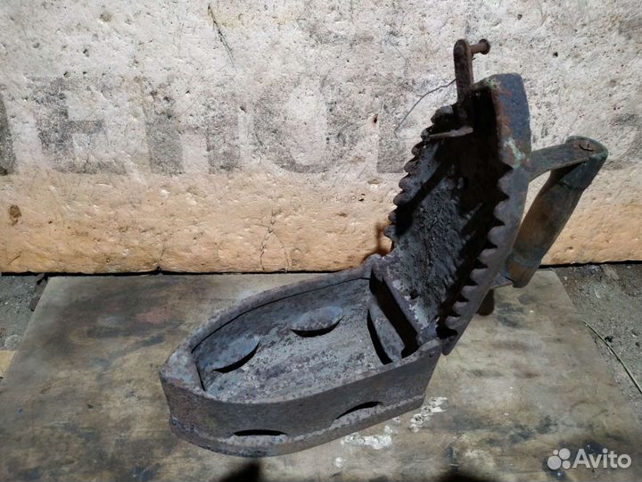 Чугунный утюг