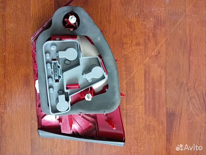 Задний левый фонарь Фольксваген Джетта 6