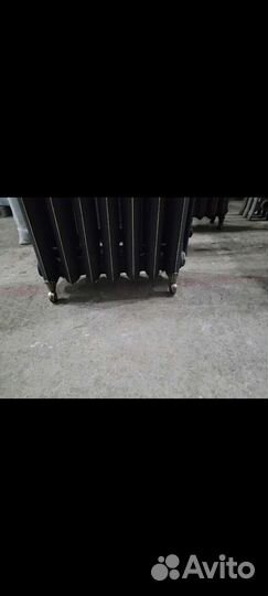 Старинная чугунная батарея