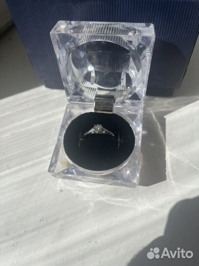 Золотое кольцо с Бриллиантом