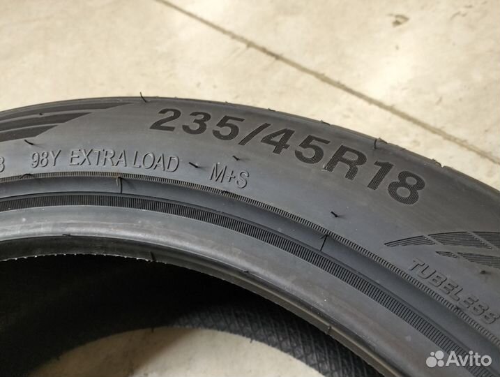 Triangle EffeXSport TH202 235/45 R18 98Y