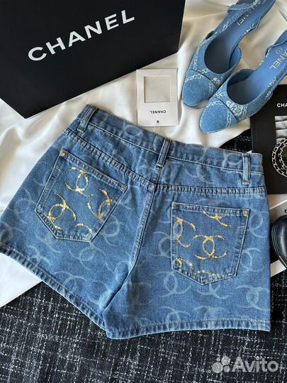 Джинсовые шорты Chanel голубые и черные