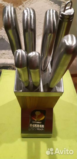 Набор кухонных ножей на подставке bekker